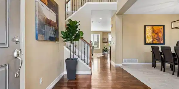 Image 2: 2-story entry hall Image 2: 2-story entry hall