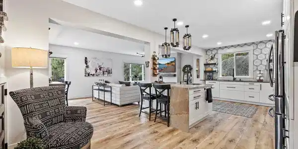 Image 2: Fully Remodeled Kitchen Image 2: Fully Remodeled Kitchen