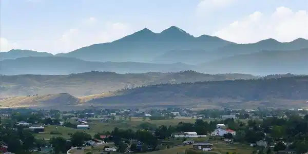 Image 3: Close up of mountain view Image 3: Close up of mountain view