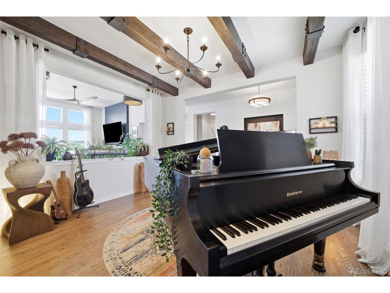 Image 4: Piano/formal dining room