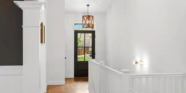 Image 4: Gorgeous Hardwood