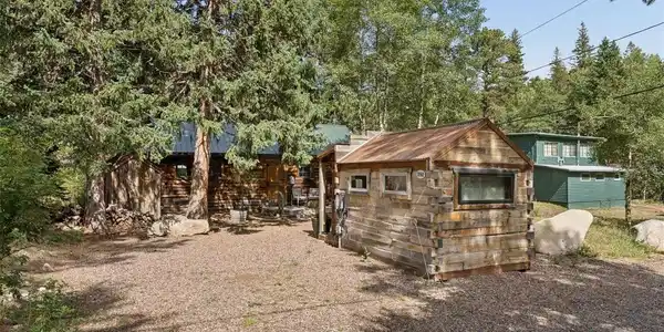 Image 3: Cabin & well insulated shed Image 3: Cabin & well insulated shed
