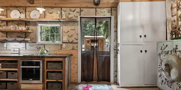 Image 4: Entry & Kitchen Image 4: Entry & Kitchen