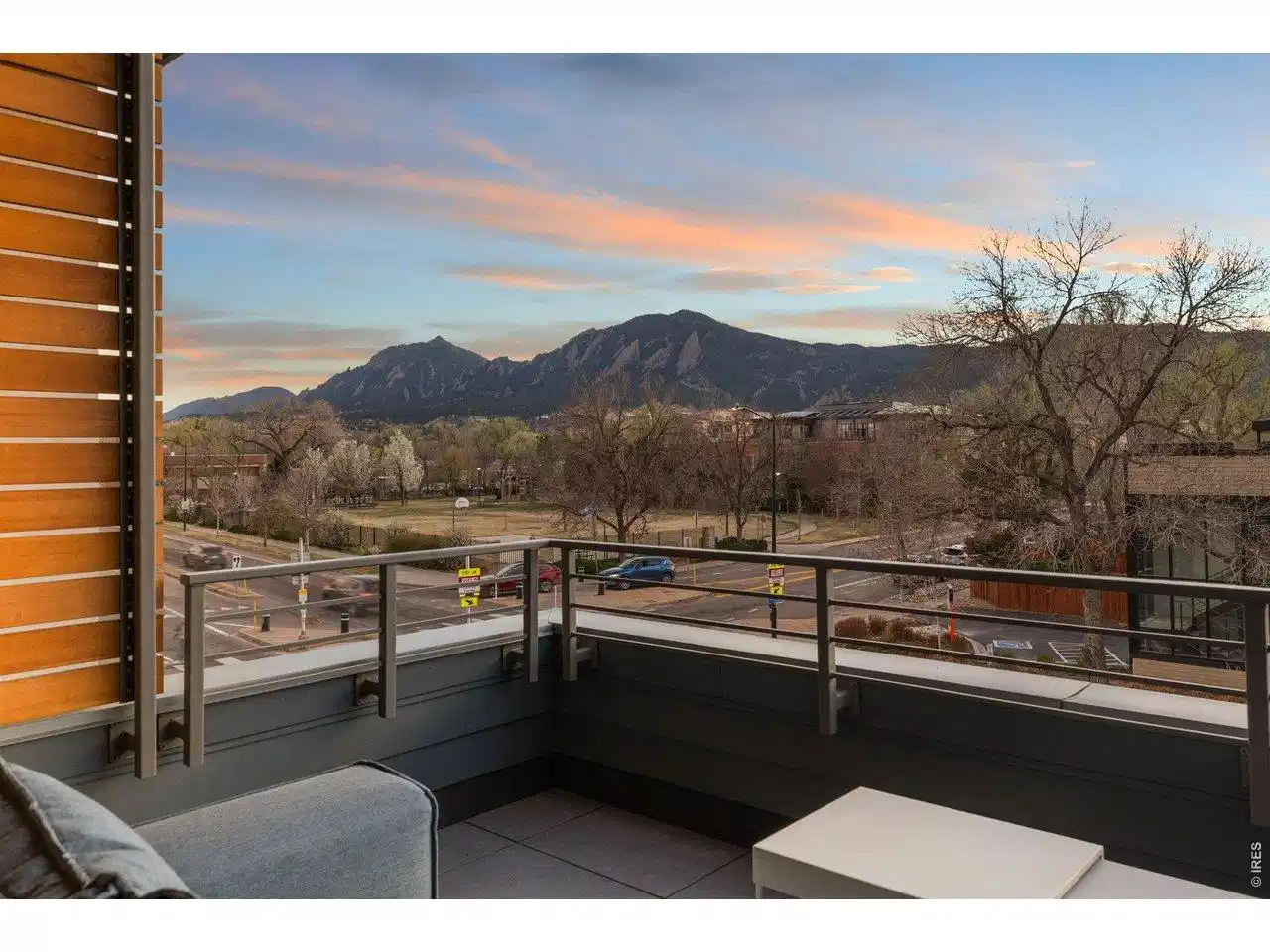 Image 1: The real "wow" effect - sensational views and downtown easy living. Image 1: The real "wow" effect - sensational views and downtown easy living.