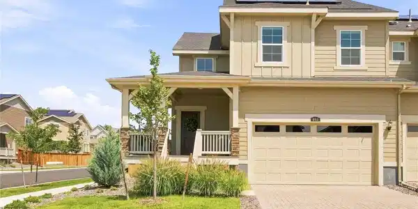 Image 2: Paired home w/ 2 car garage