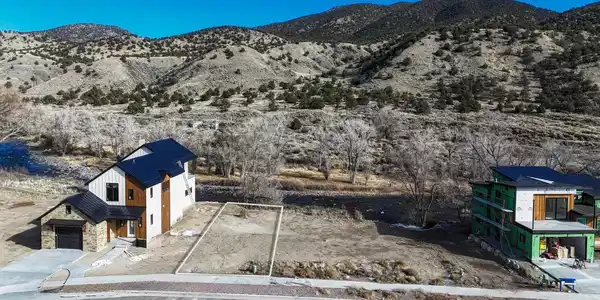 209 River Ridge