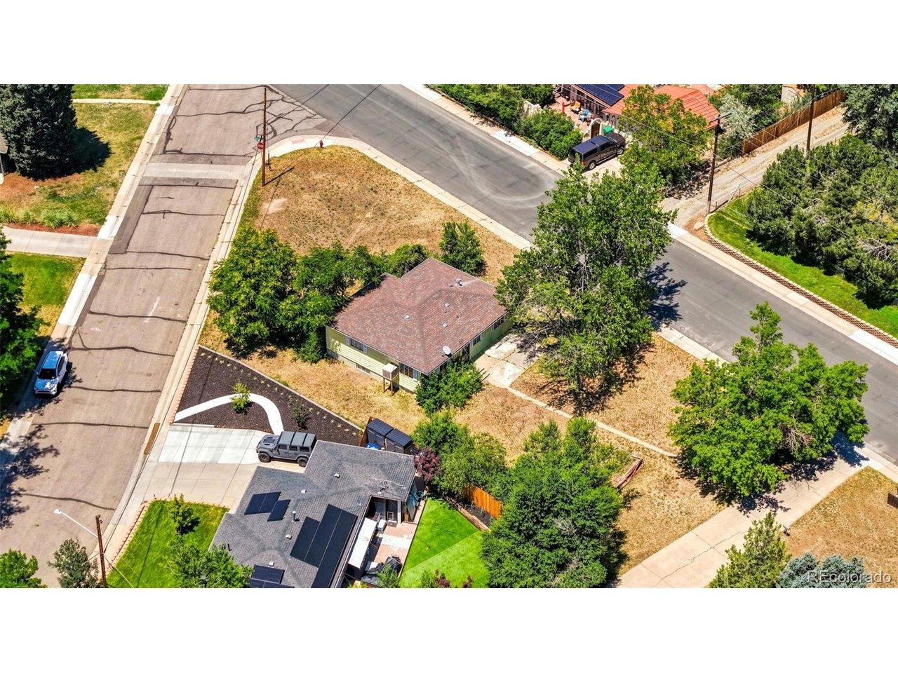 Image 3: Huge Corner Lot
