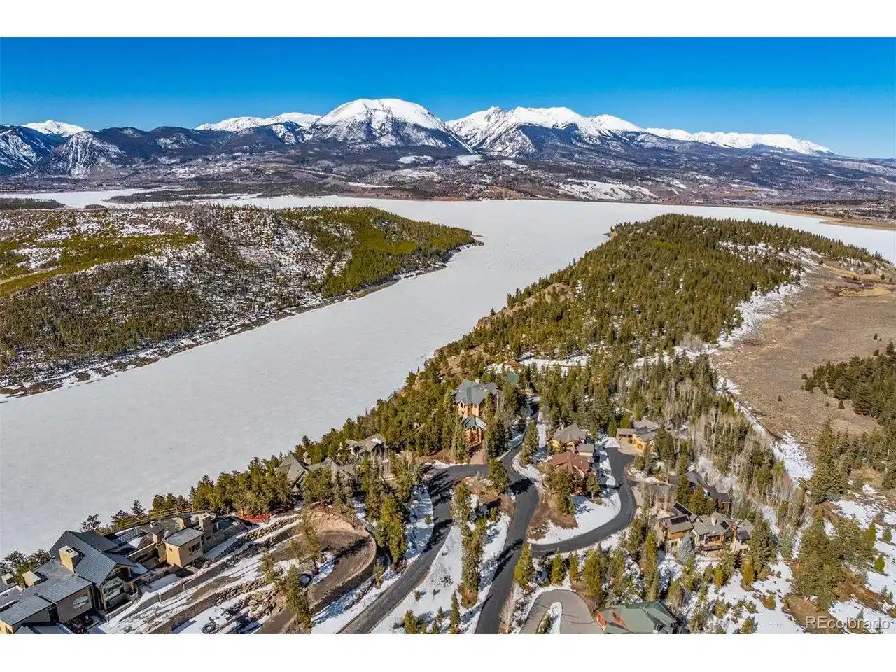Image 1: Stunning cliff top location on edge of Lake Dillon
