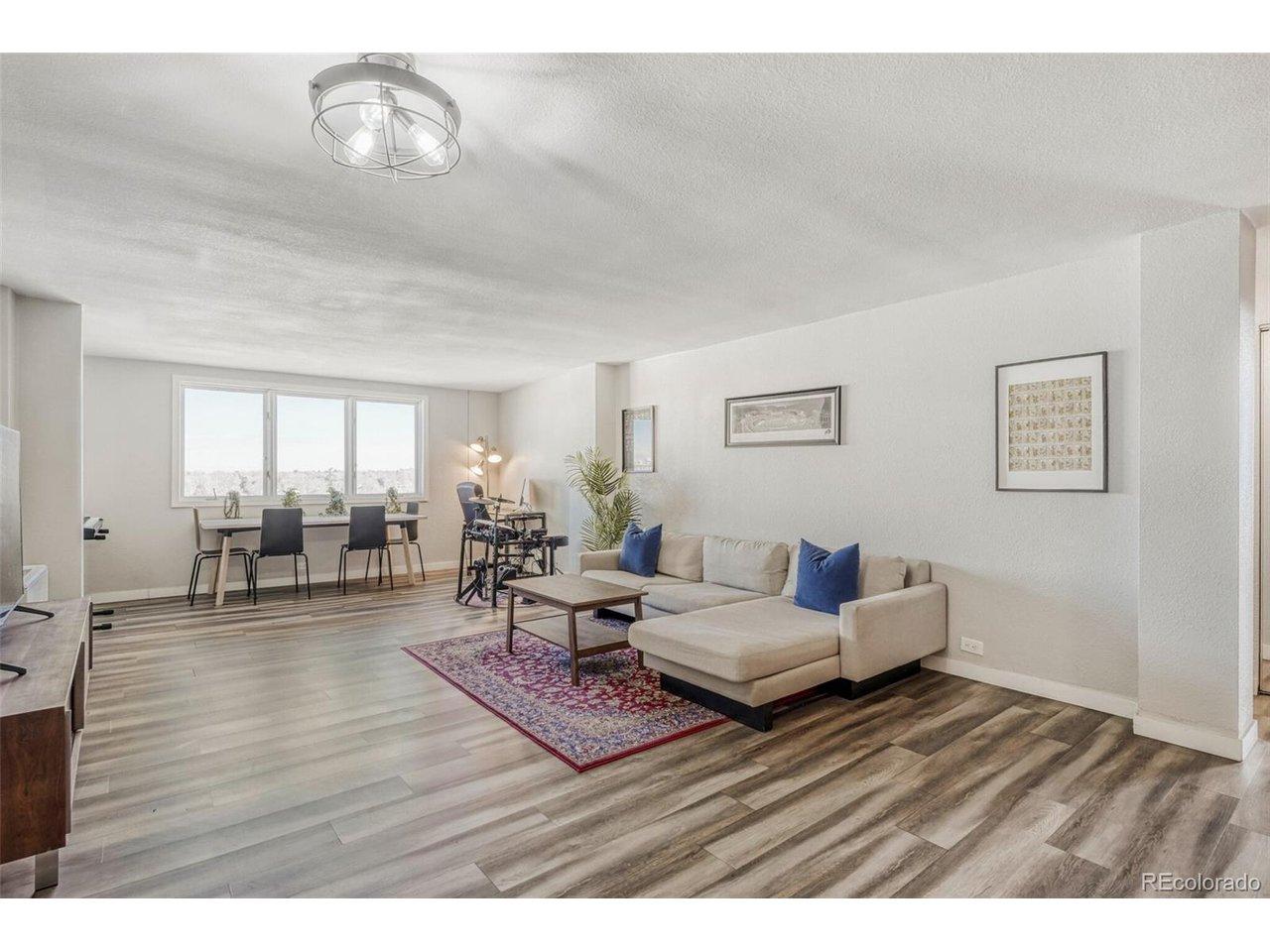 Image 2: Large Living space Image 2: Large Living space
