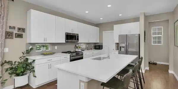 Image 4: Quartz and stainless Image 4: Quartz and stainless