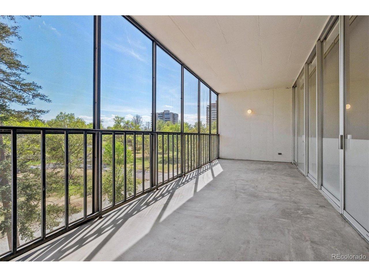 Image 4: Enormous private patio Image 4: Enormous private patio