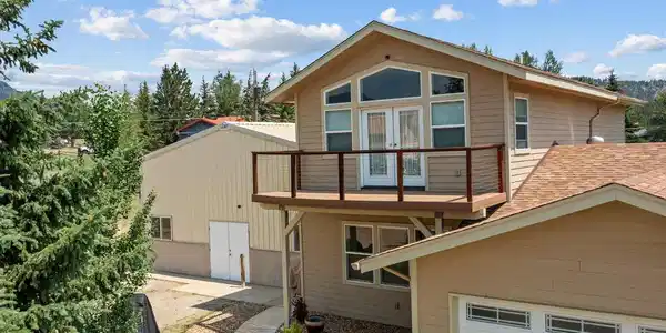 Image 3: 860 SF Apartment and 1500 SF Shop Image 3: 860 SF Apartment and 1500 SF Shop