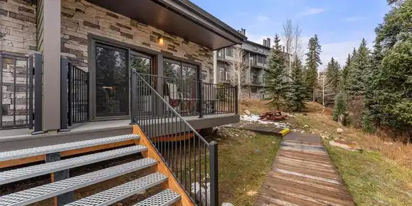 Image 4: Rear Deck