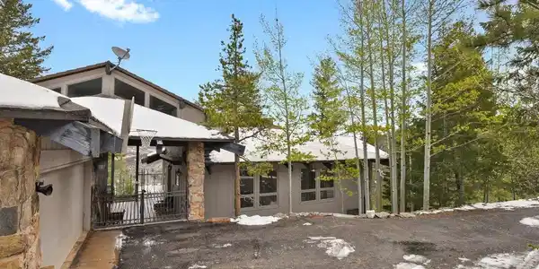1145 Saddleback Dr
