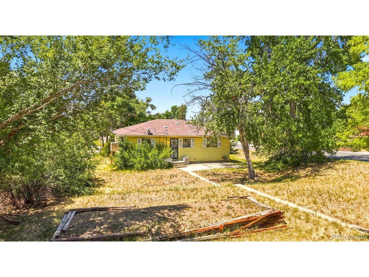 Image 4: Back of Home. Large Corner Lot