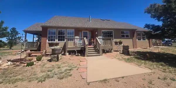 Image 2: Peaceful and Beautiful Livermore Home