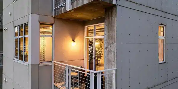 Image 2: Corner Balcony