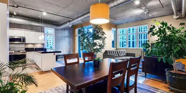Image 4: Open, Loft-Style Great Room