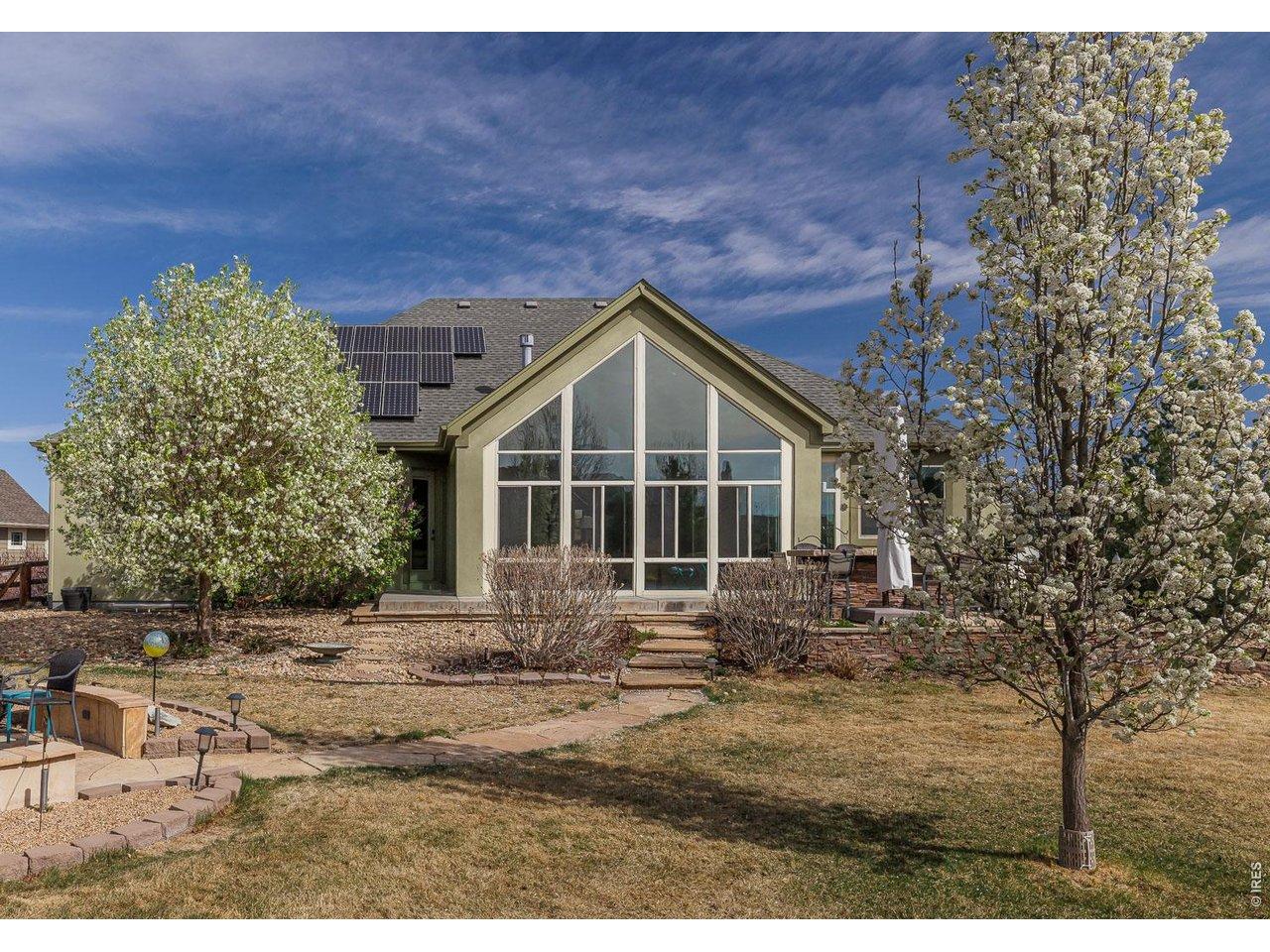 Image 2: Beautiful large back yard Image 2: Beautiful large back yard