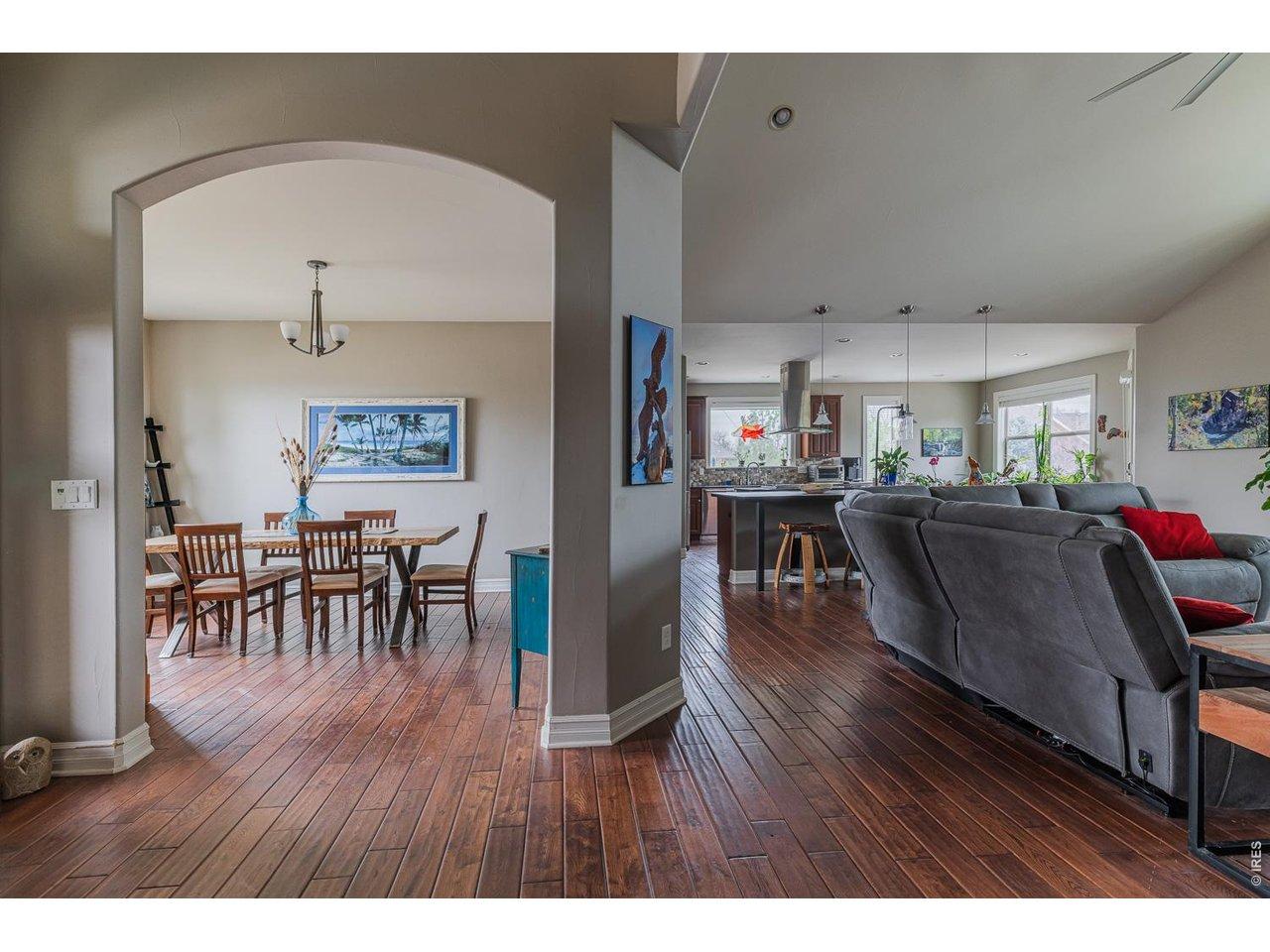 Image 4: Nice open floor plan Image 4: Nice open floor plan