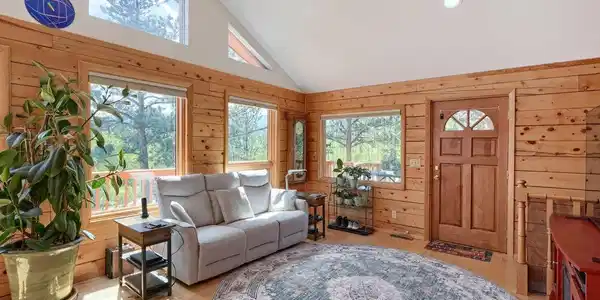 Image 2: Gracious living area with vaulted ceilings Image 2: Gracious living area with vaulted ceilings