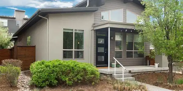 8825 E 55th Ave