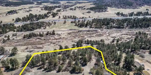 Image 3: Property lines are approximate Image 3: Property lines are approximate