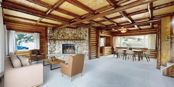 Image 4: Living room with cozy fireplace Image 4: Living room with cozy fireplace