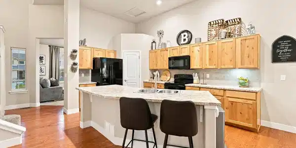 Image 3: Kitchen with Pantry and Island Image 3: Kitchen with Pantry and Island
