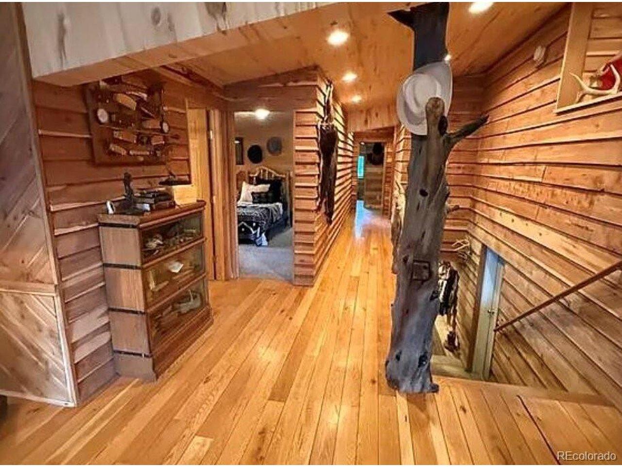 Image 3: Livingroom to hall Image 3: Livingroom to hall