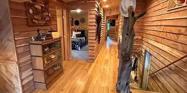 Image 3: Livingroom to hall Image 3: Livingroom to hall