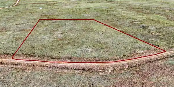 Image 3: Property lines are approximate and not a survey Image 3: Property lines are approximate and not a survey