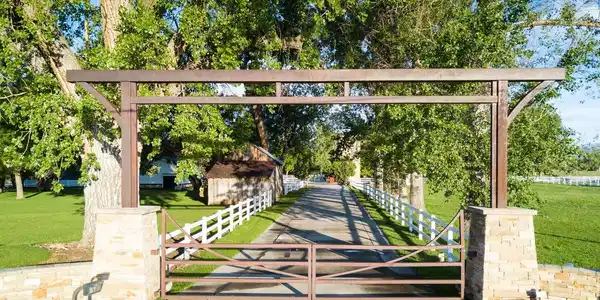 Image 2: Gated Entrance Image 2: Gated Entrance