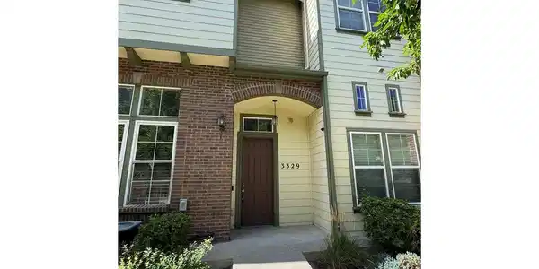 Image 4: Front of home Image 4: Front of home