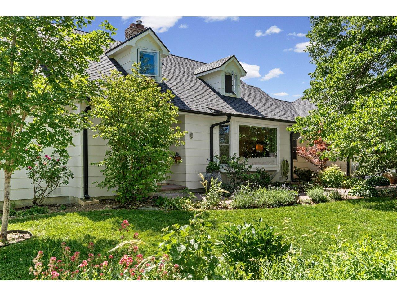 Image 2: LUSH landscaping around house Image 2: LUSH landscaping around house