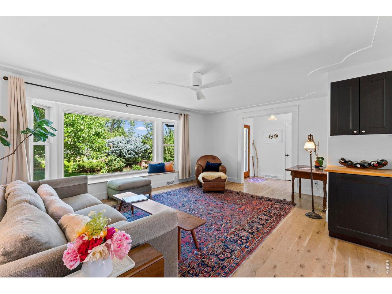 Image 4: Living room Image 4: Living room