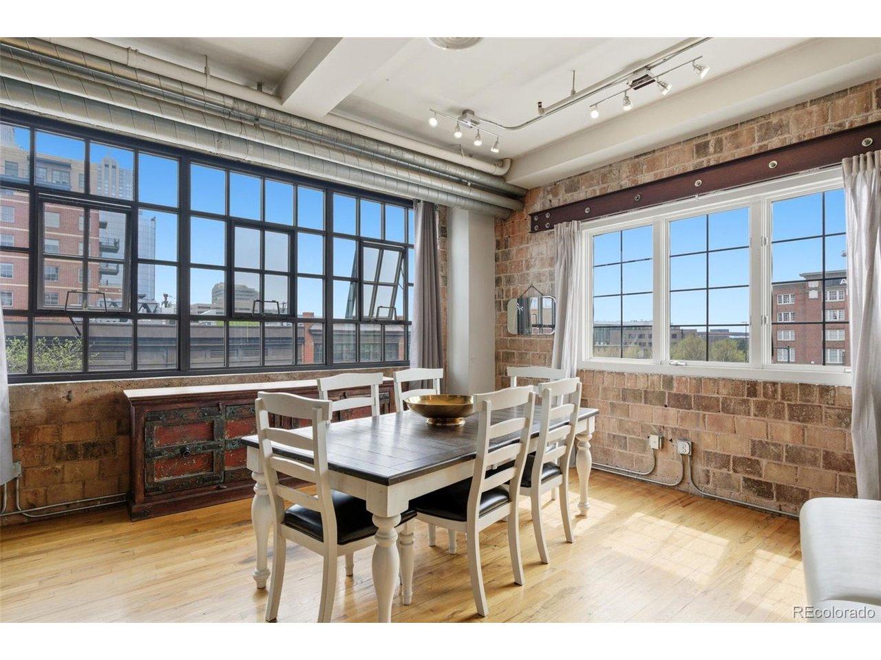 Image 3: Bright dining room- natural light!