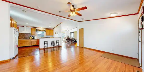 Image 4: Living Room Image 4: Living Room