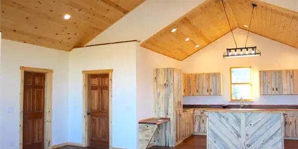 Image 3: High Vaulted Ceilings!