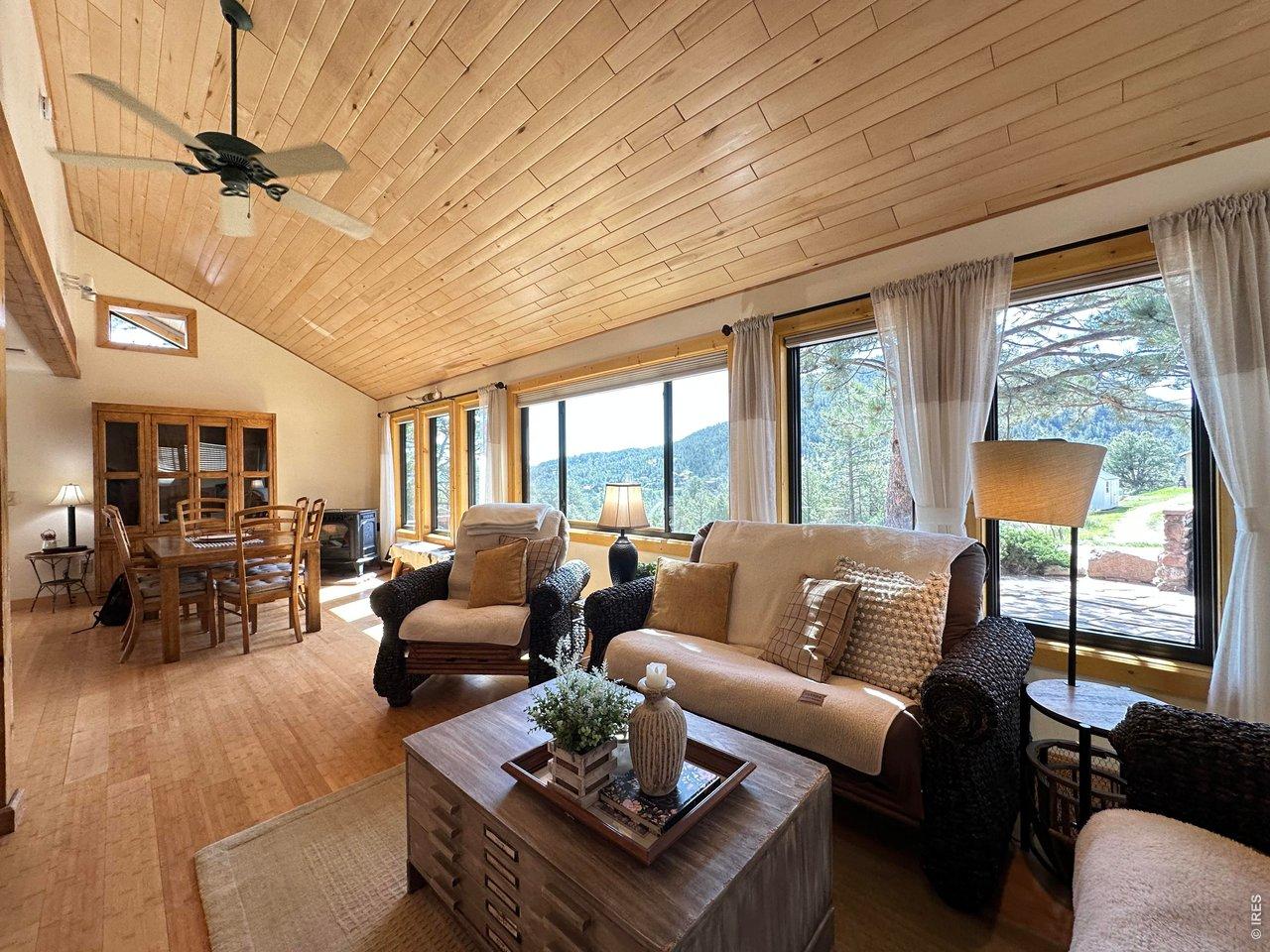 Image 2: Large south-facing windows brings in extra light! Image 2: Large south-facing windows brings in extra light!
