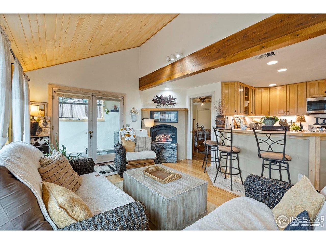 Image 4: Gas Fireplace and kitchen bar seating Image 4: Gas Fireplace and kitchen bar seating