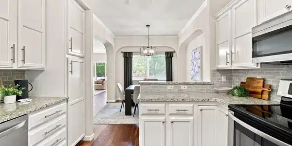 Image 2: Kitchen