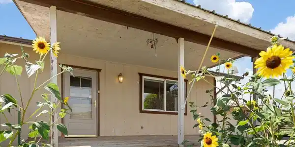 Image 4: Covered Porch
