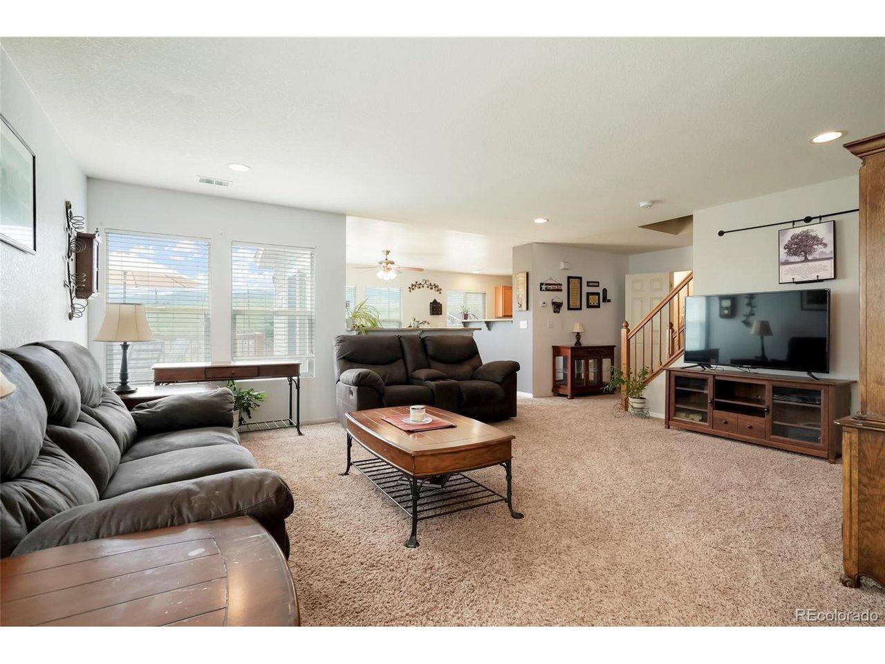 Image 4: Large Living Room Image 4: Large Living Room