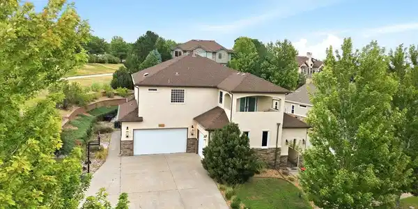 Image 3: Three car garage Image 3: Three car garage