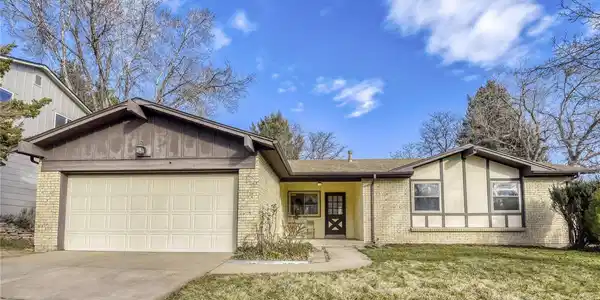 2448 S Holland Ct