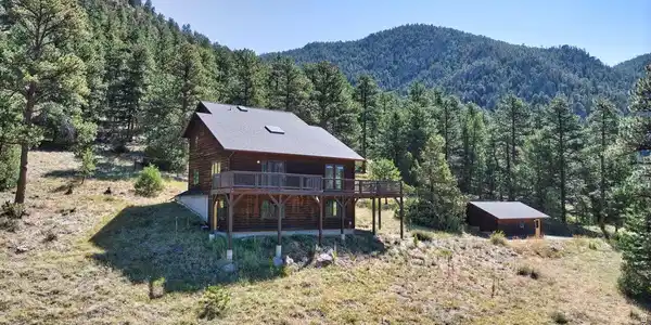 Image 4: Move-in-Ready Mountain Retreat Image 4: Move-in-Ready Mountain Retreat