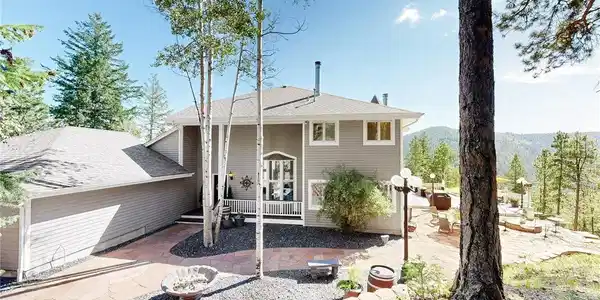 Image 3: Fully Renovated front Entrance Image 3: Fully Renovated front Entrance