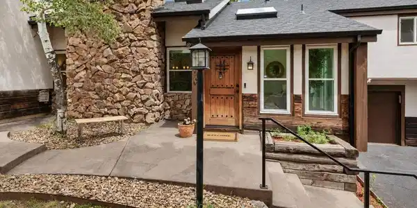 Image 3: Front door Image 3: Front door