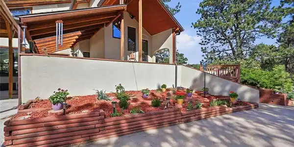 Image 3: Well maintained property